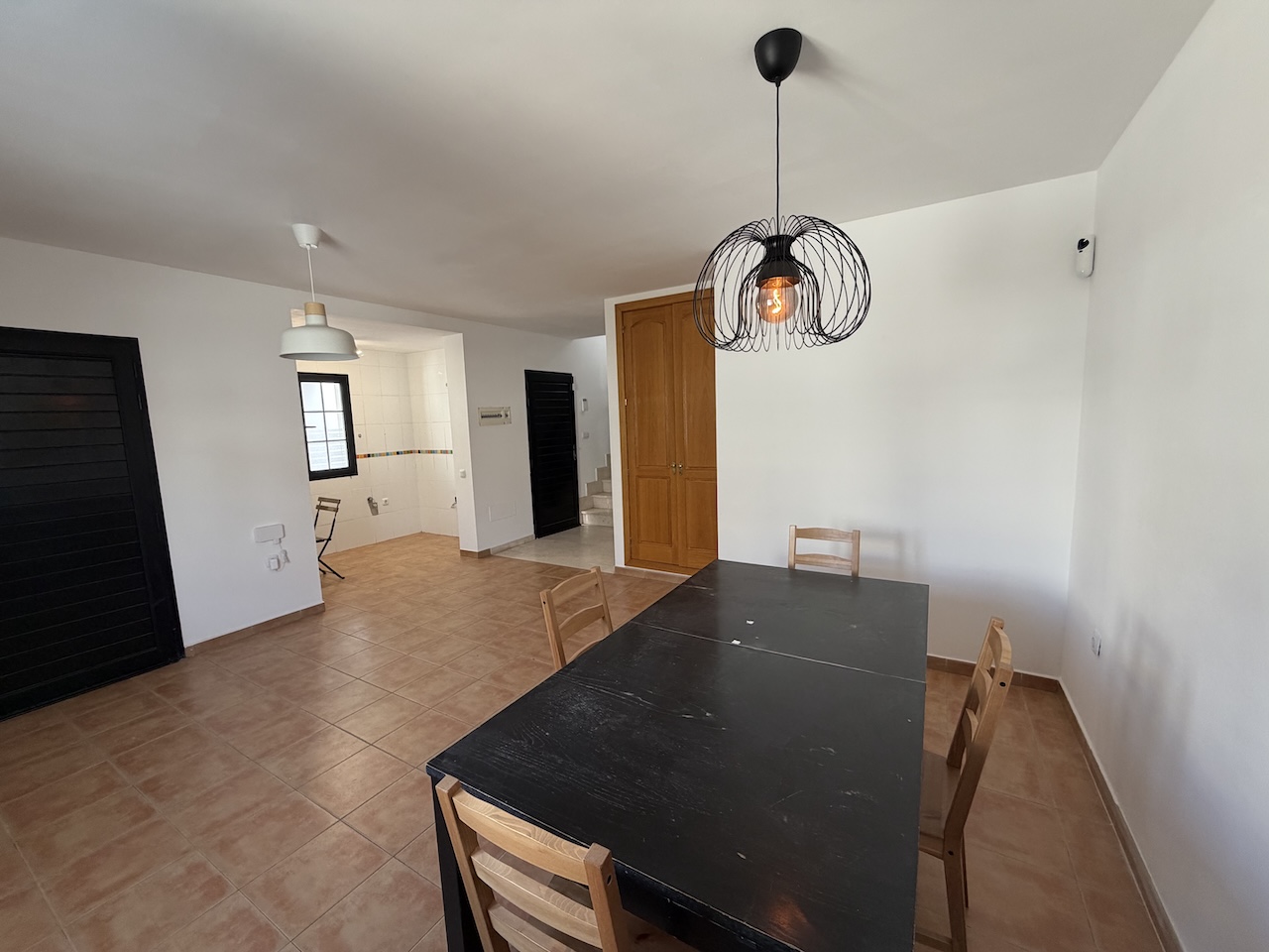 Unique opportunity: semi-detached house with pool, spacious interiors and a prime location.