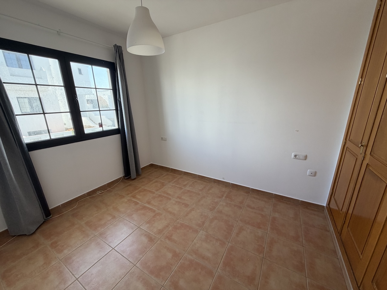 Unique opportunity: semi-detached house with pool, spacious interiors and a prime location.