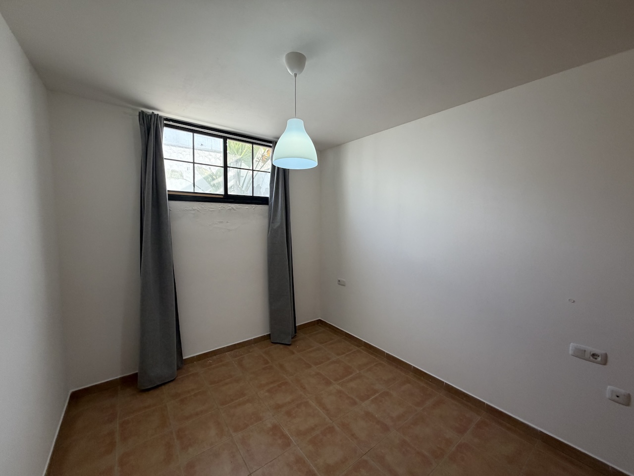 Unique opportunity: semi-detached house with pool, spacious interiors and a prime location.
