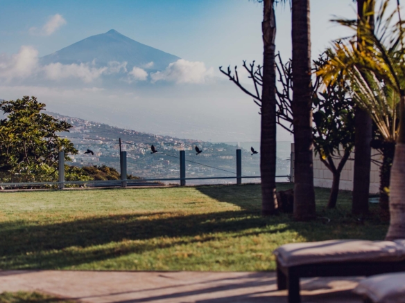 Villa with spectacular sea and Mount Teide views