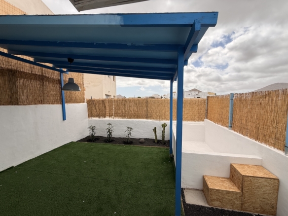 Corner Townhouse with Garden, Sun Terrace and Views in La Oliva