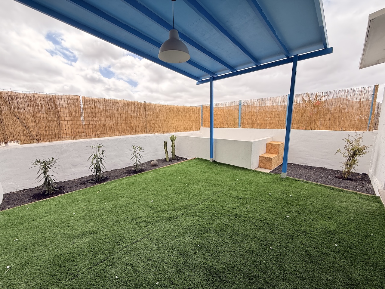 Corner Townhouse with Garden, Sun Terrace and Views in La Oliva