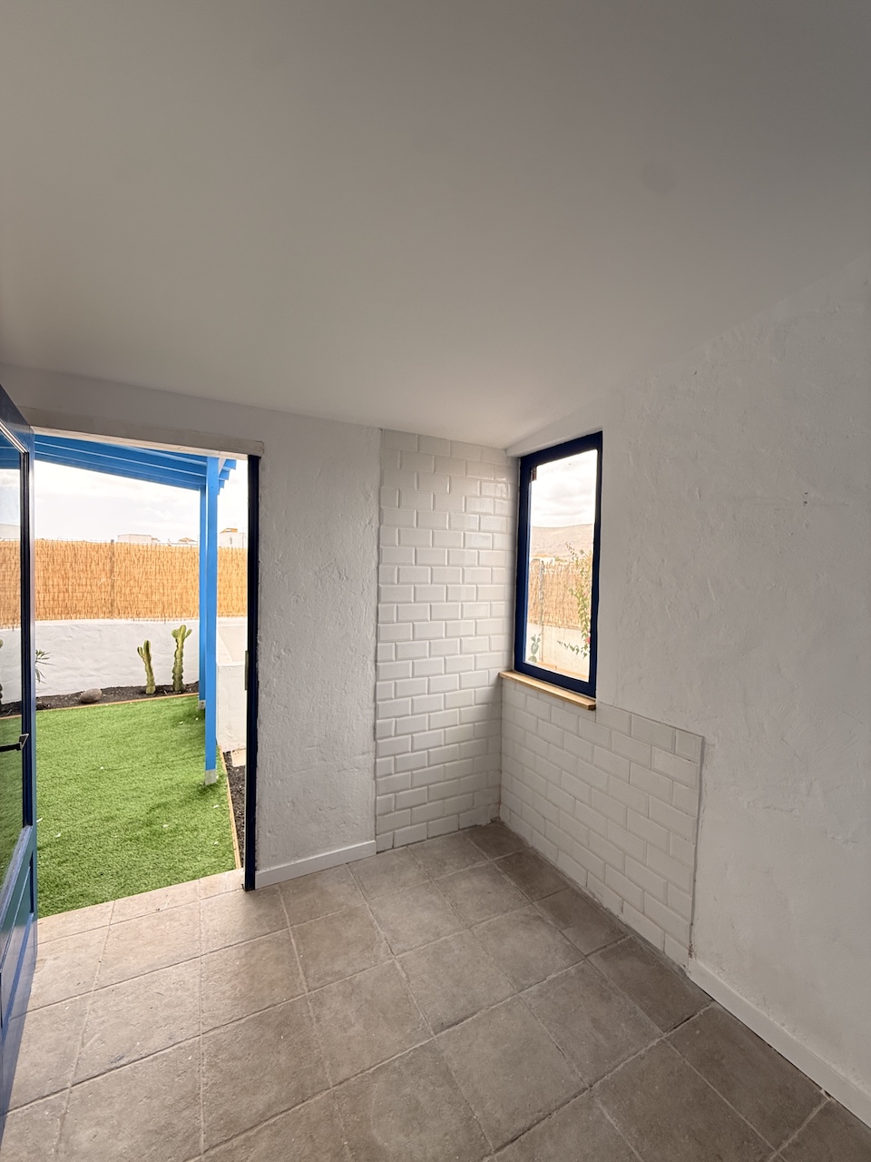 Corner Townhouse with Garden, Sun Terrace and Views in La Oliva