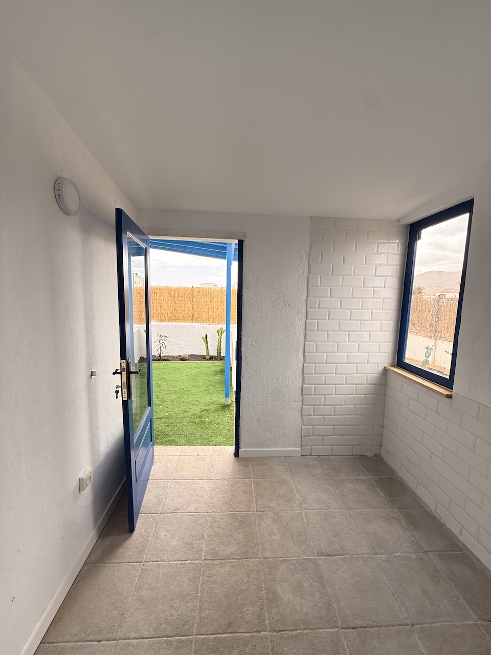Corner Townhouse with Garden, Sun Terrace and Views in La Oliva