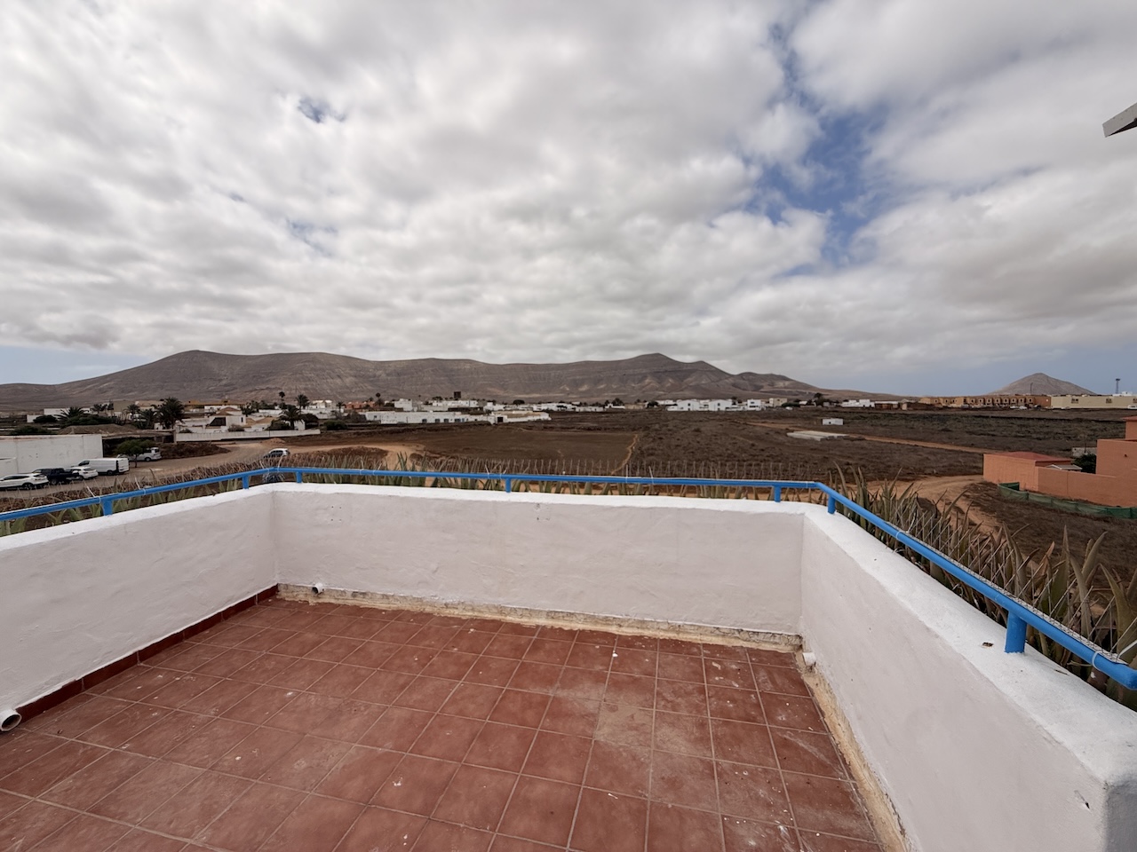 Corner Townhouse with Garden, Sun Terrace and Views in La Oliva