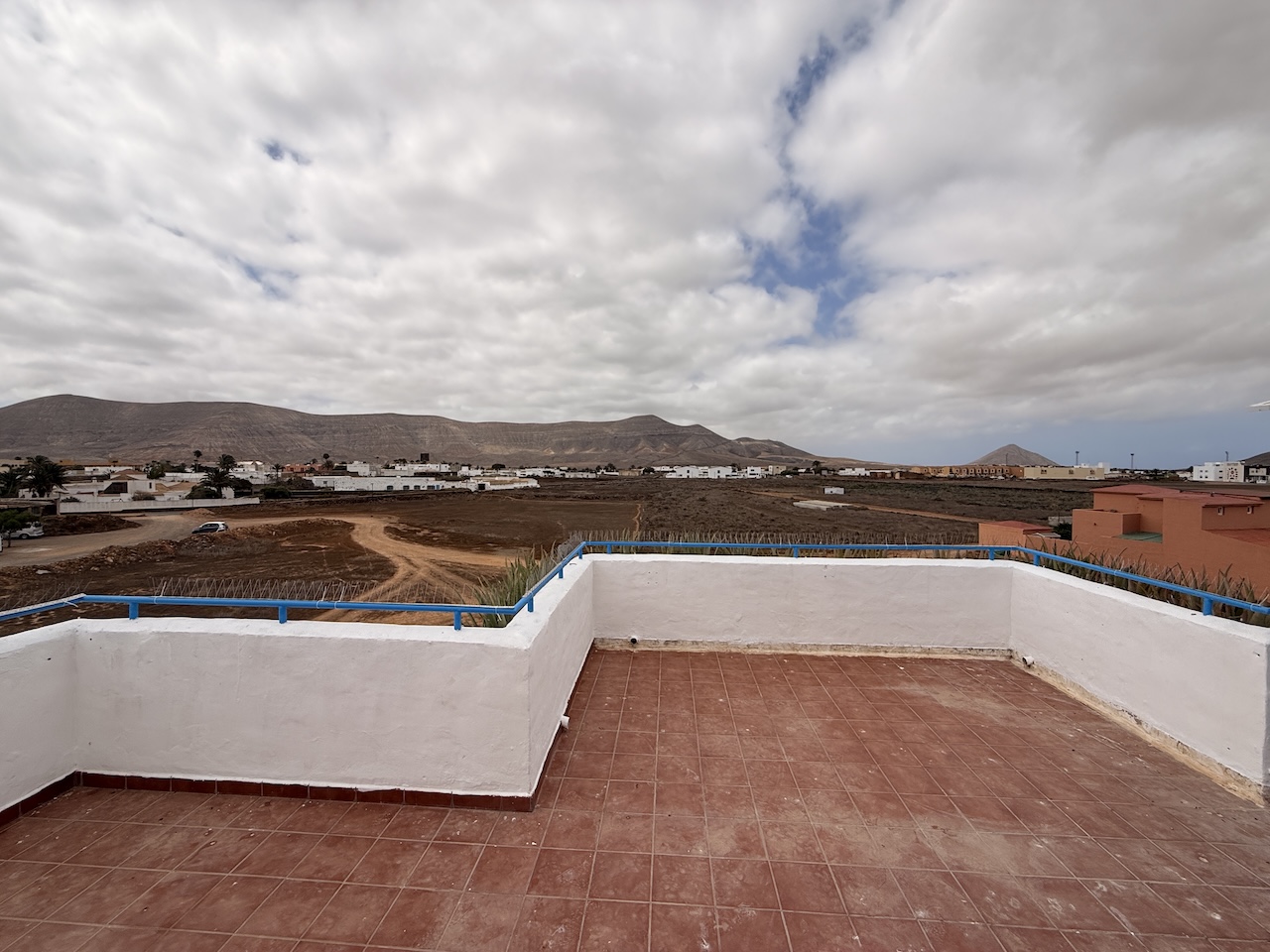 Corner Townhouse with Garden, Sun Terrace and Views in La Oliva
