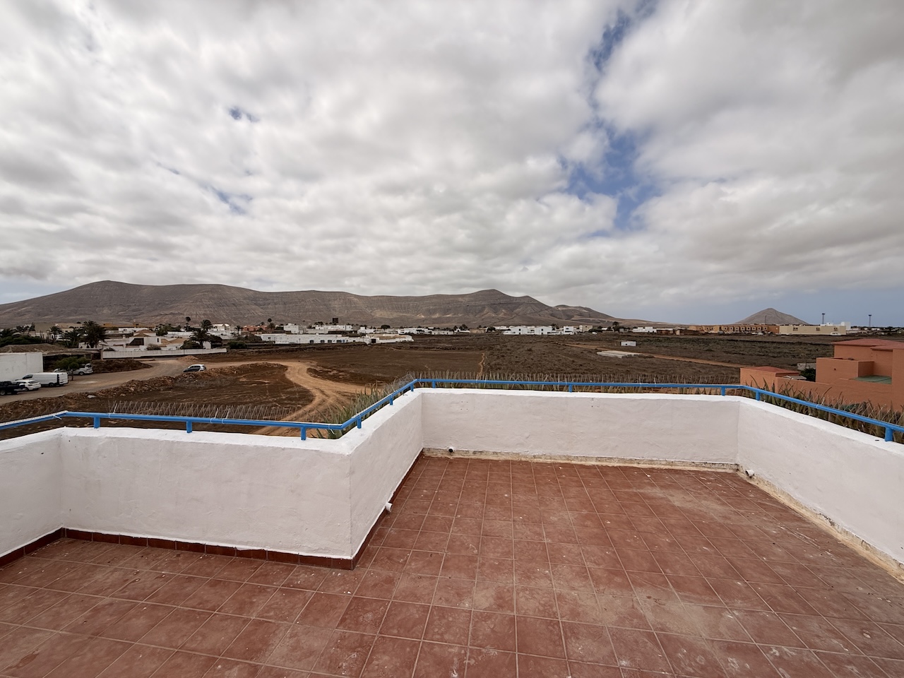 Corner Townhouse with Garden, Sun Terrace and Views in La Oliva