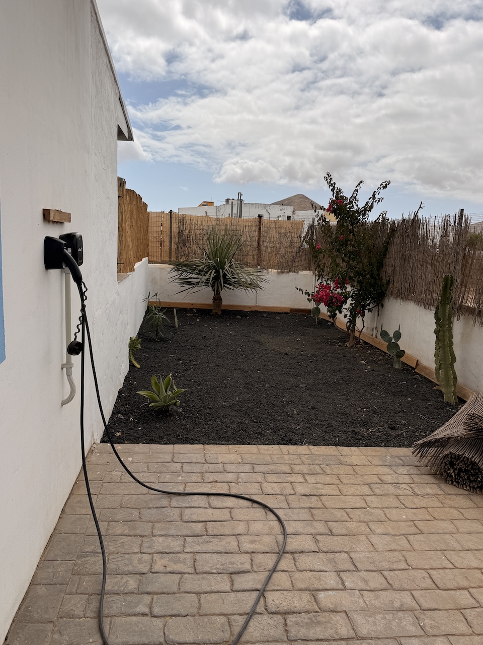 Corner Townhouse with Garden, Sun Terrace and Views in La Oliva