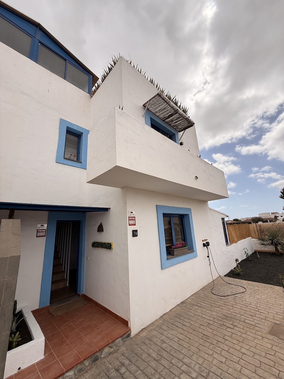 Corner Townhouse with Garden, Sun Terrace and Views in La Oliva