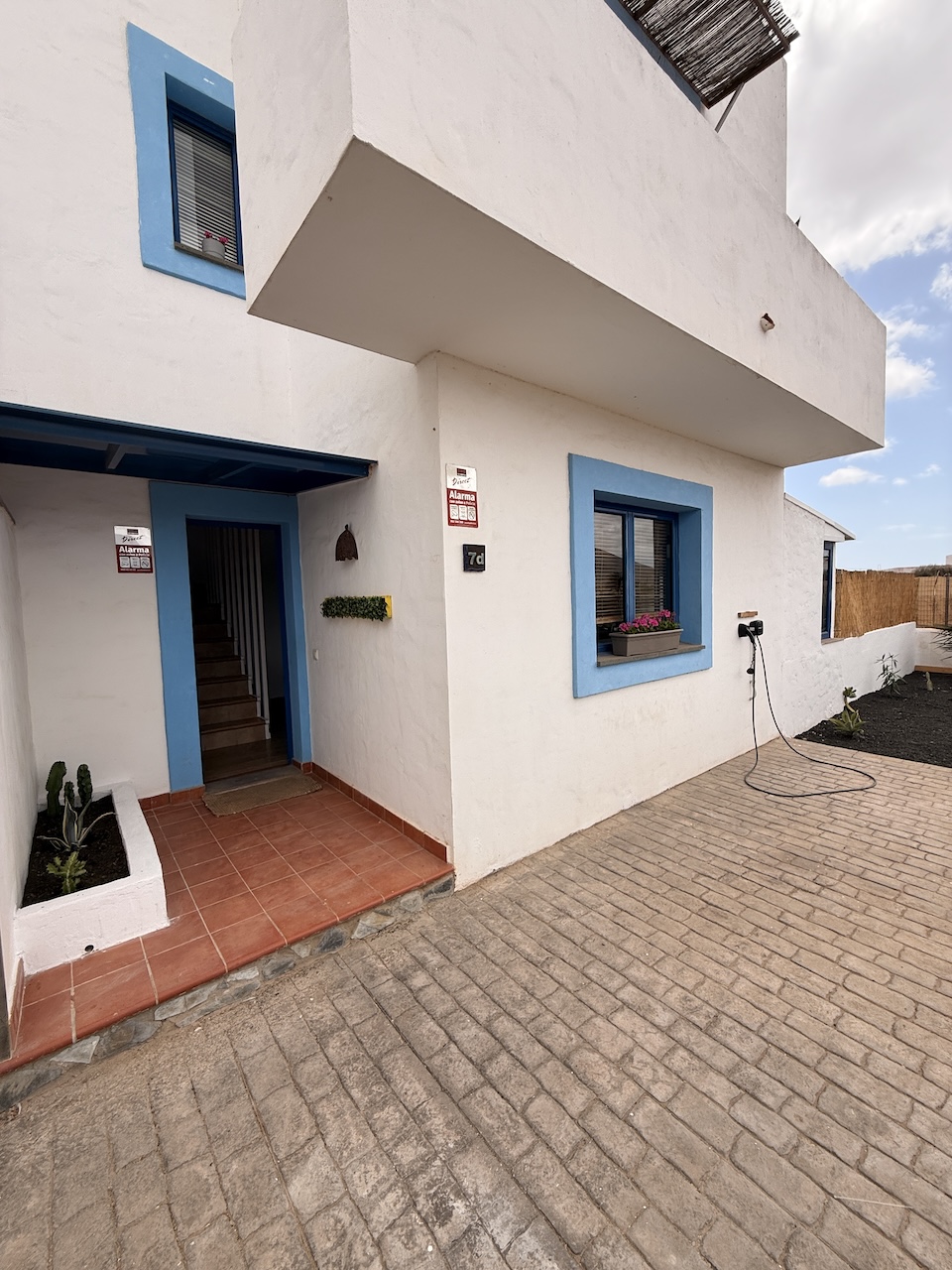 Corner Townhouse with Garden, Sun Terrace and Views in La Oliva