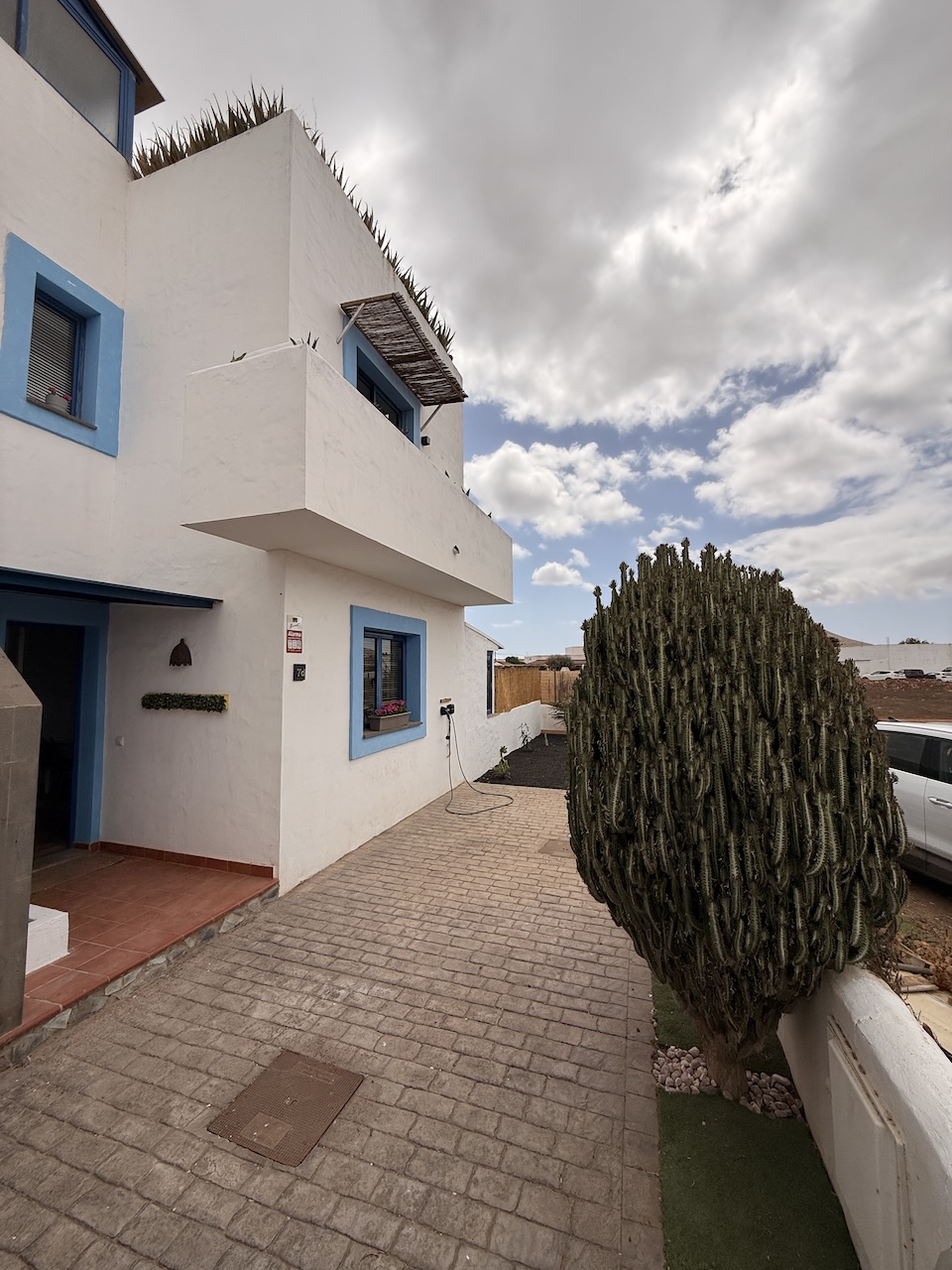 Corner Townhouse with Garden, Sun Terrace and Views in La Oliva
