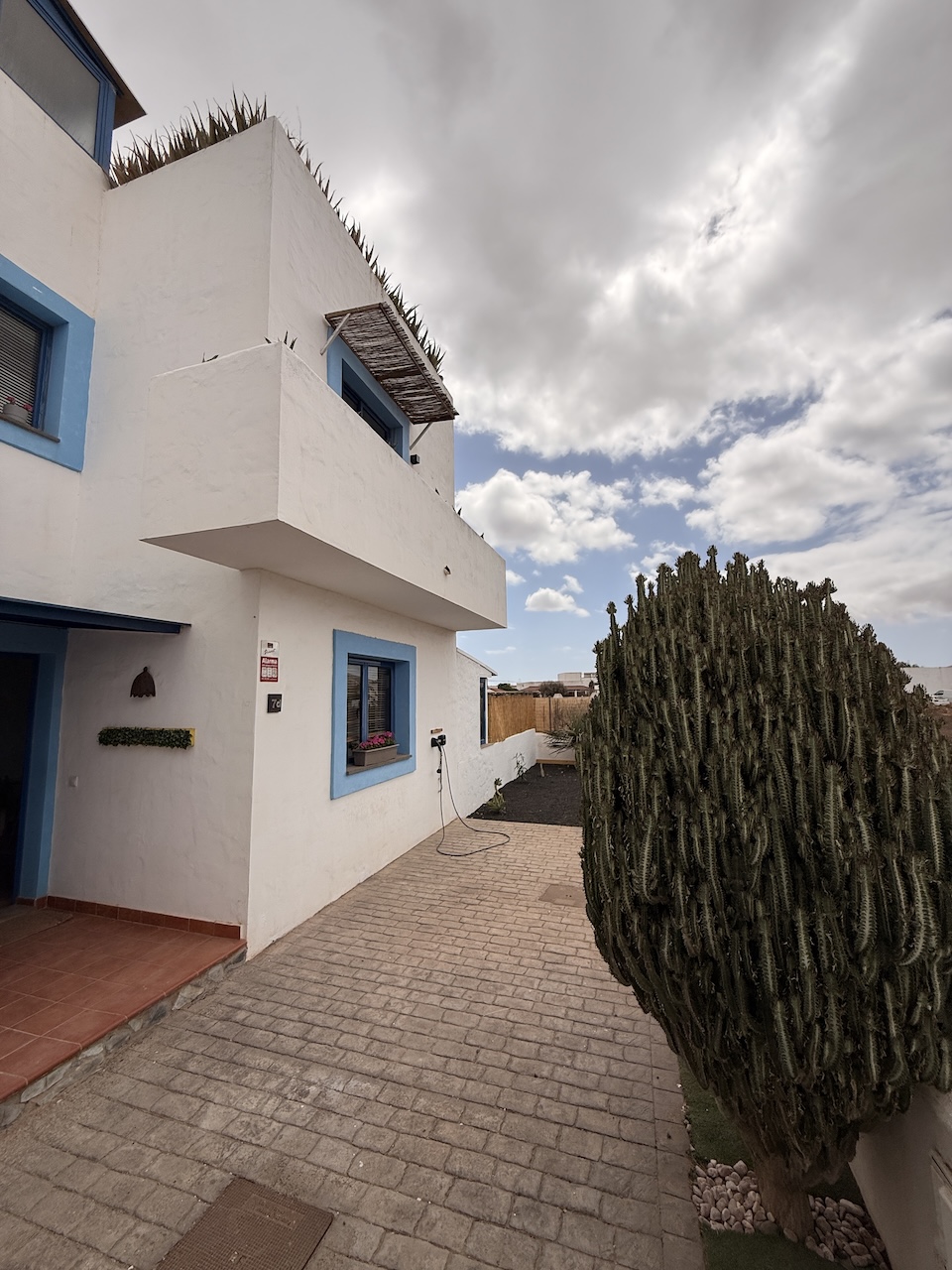 Corner Townhouse with Garden, Sun Terrace and Views in La Oliva