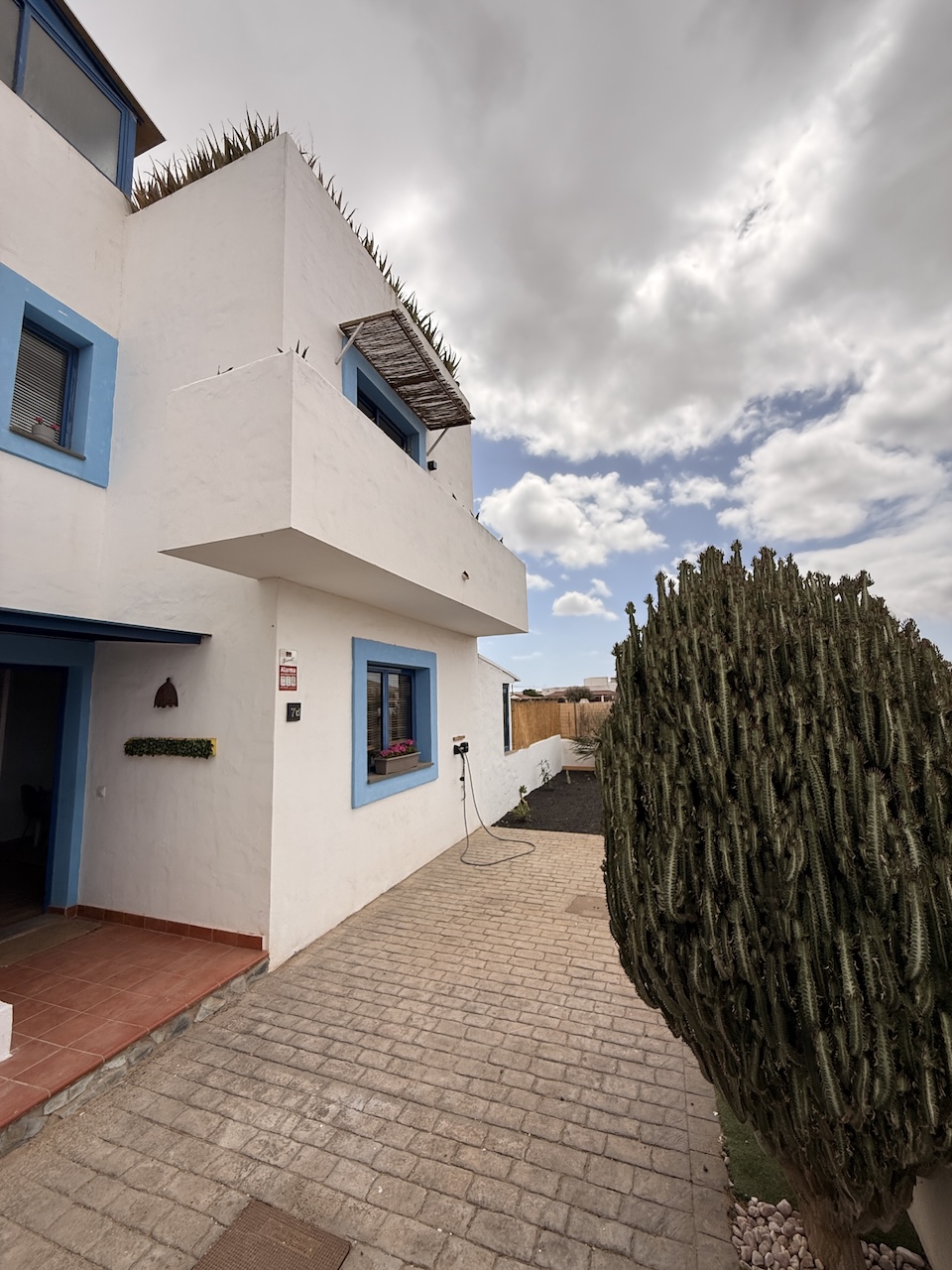 Corner Townhouse with Garden, Sun Terrace and Views in La Oliva