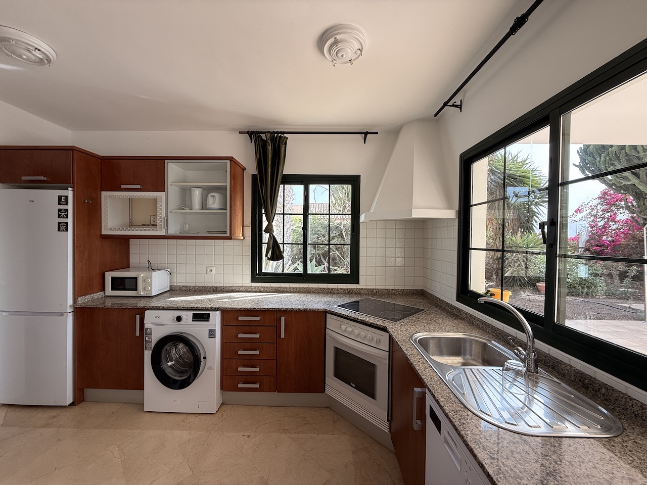 Detached villa with private pool in La Oliva