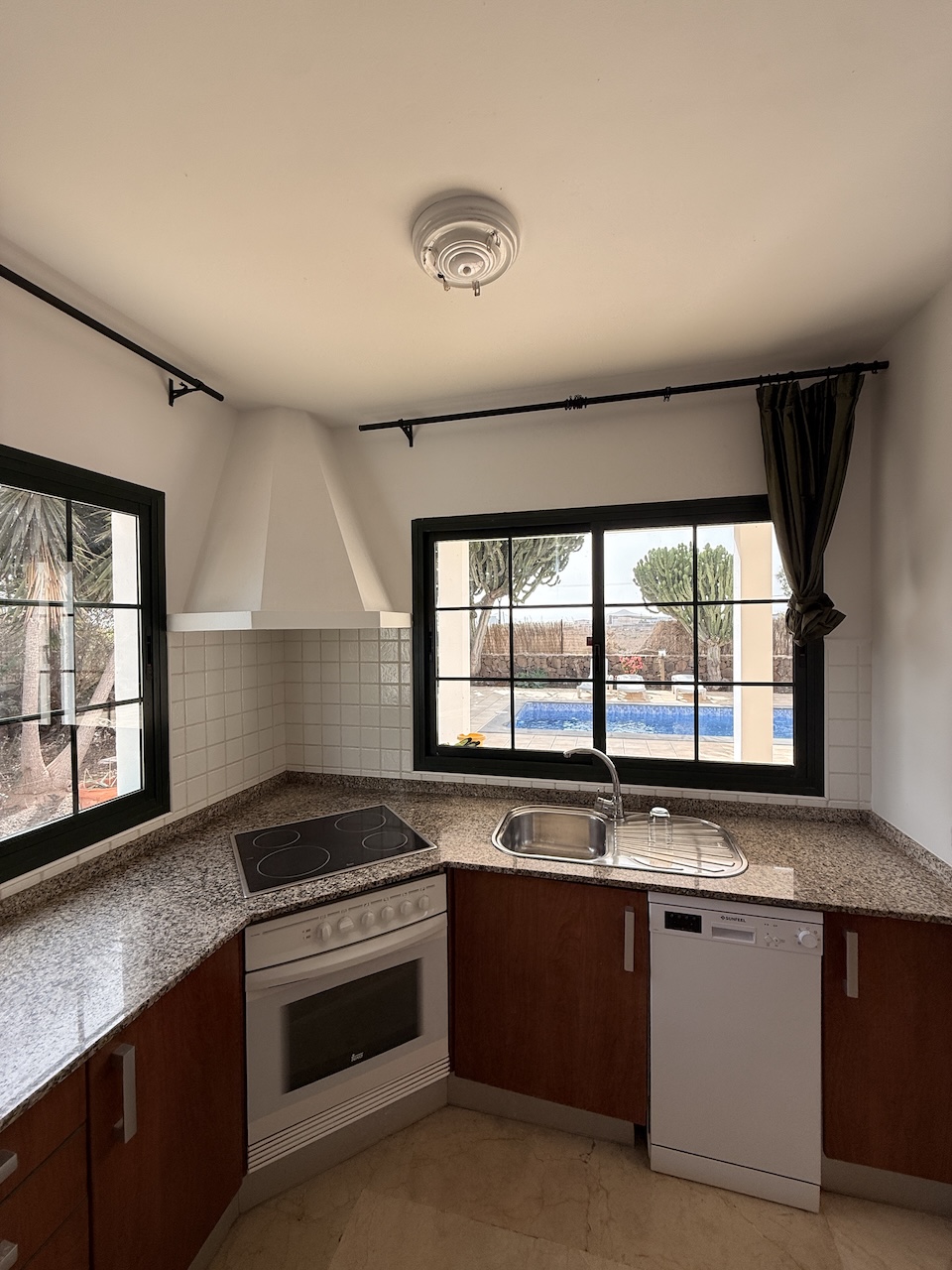 Detached villa with private pool in La Oliva