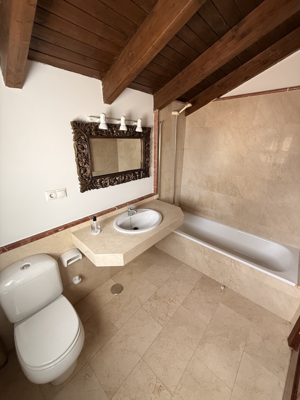 Detached villa with private pool in La Oliva