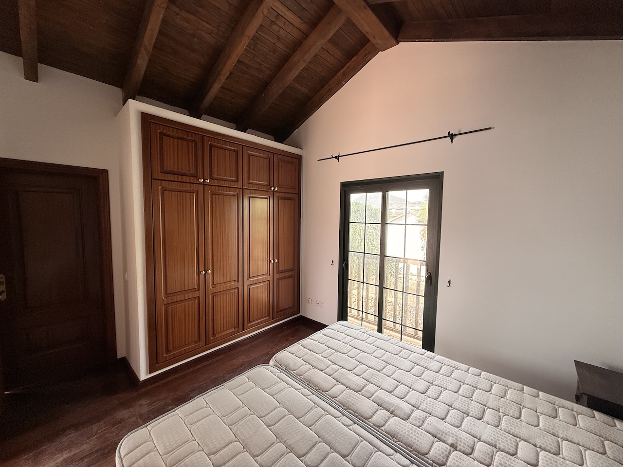 Detached villa with private pool in La Oliva
