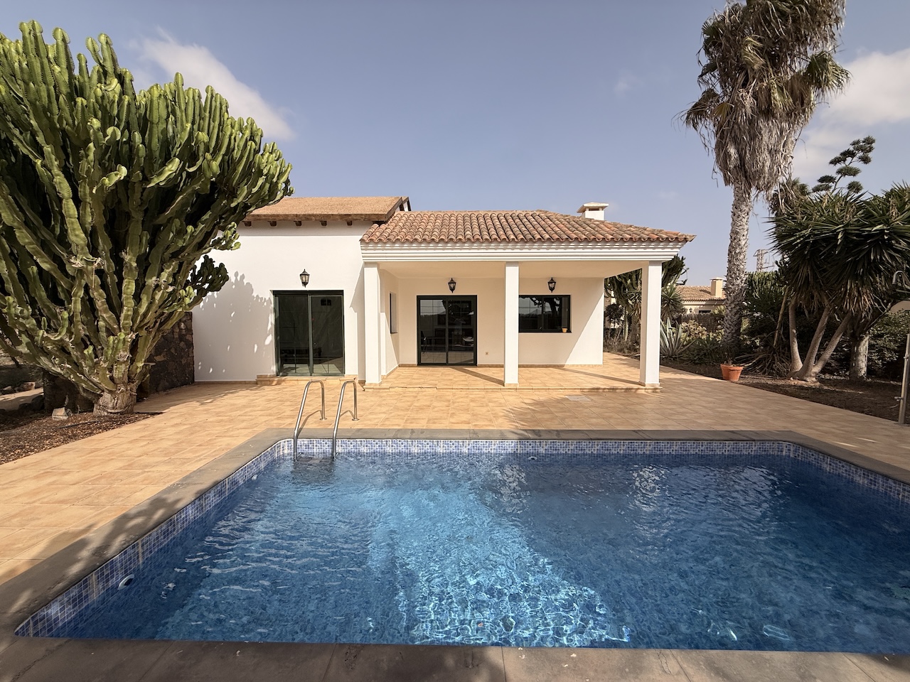 Detached villa with private pool in La Oliva