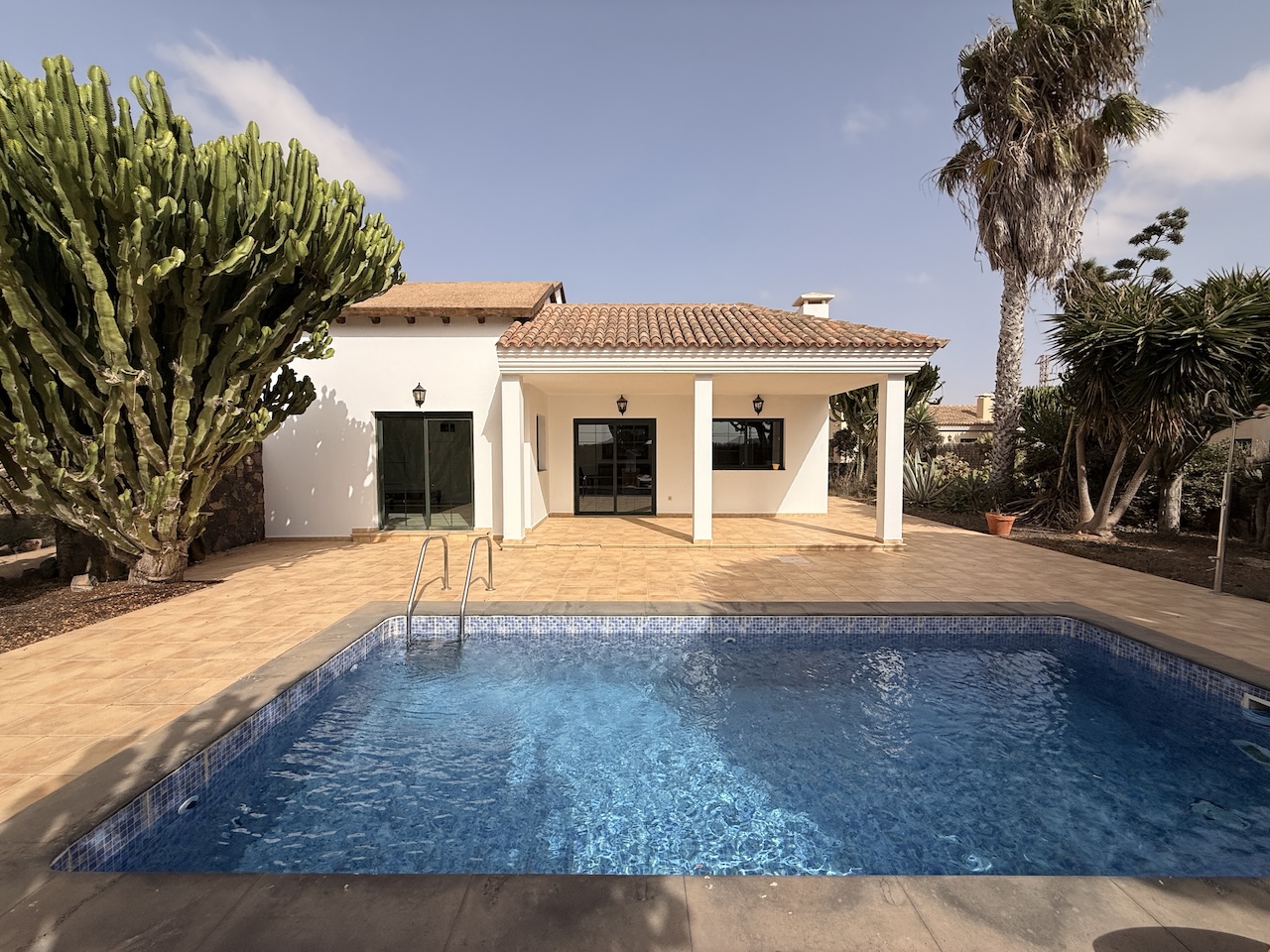 Detached villa with private pool in La Oliva
