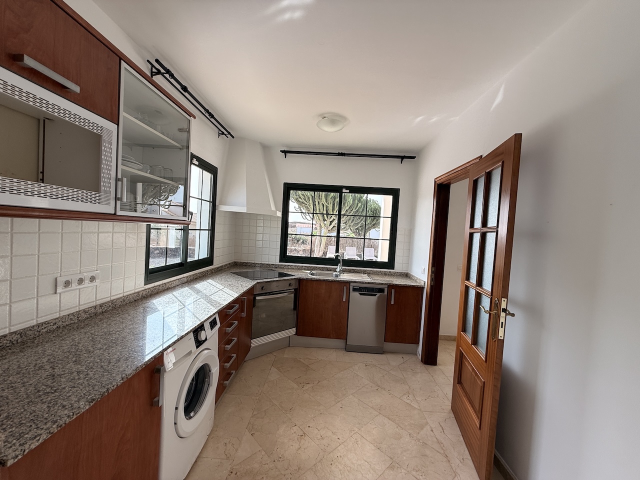 Detached villa with private pool in La Oliva