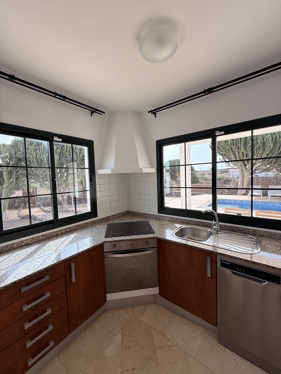 Detached villa with private pool in La Oliva