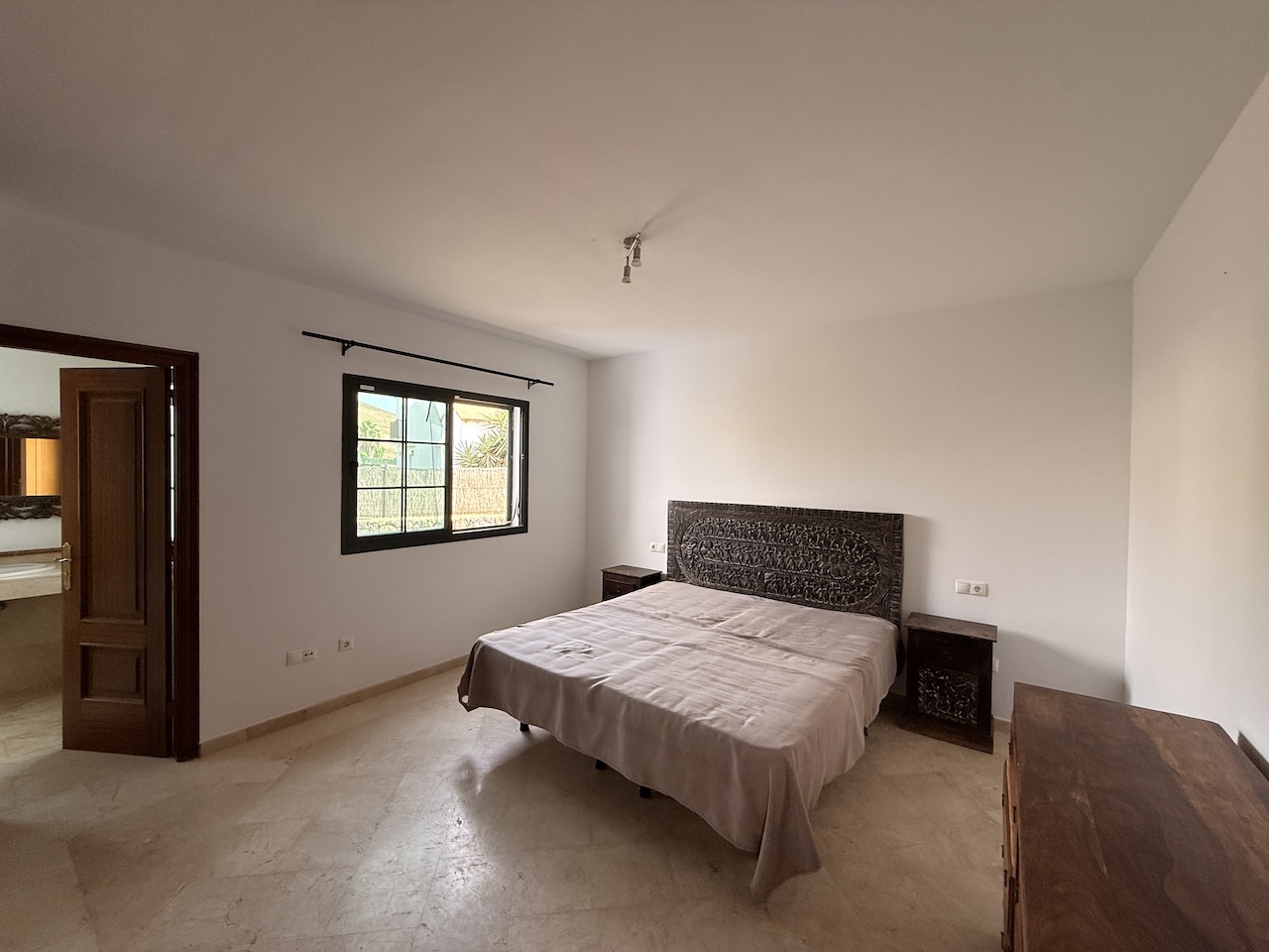 Detached villa with private pool in La Oliva