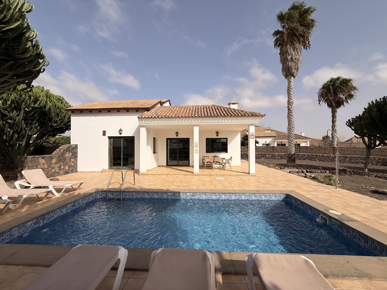 Detached villa with private pool in La Oliva